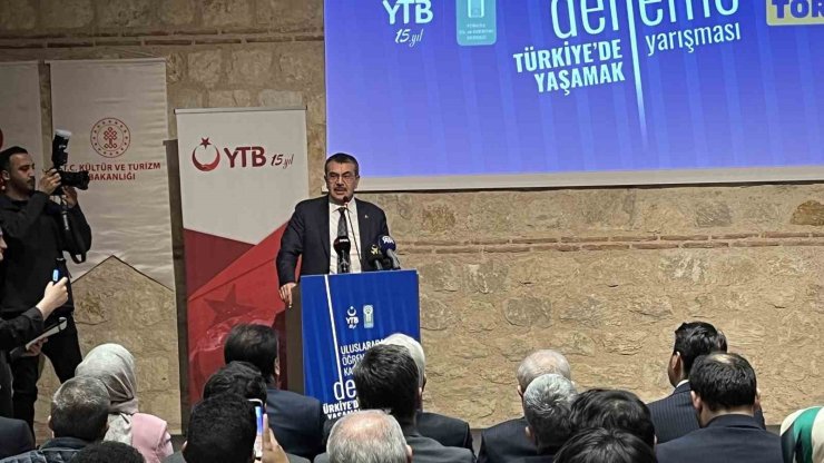 BAKAN TEKİN, "TÜRKİYE’DE YAŞAMAK" ADLI DENEME YARIŞMASININ ÖDÜL TÖRENİNDE KONUŞTU