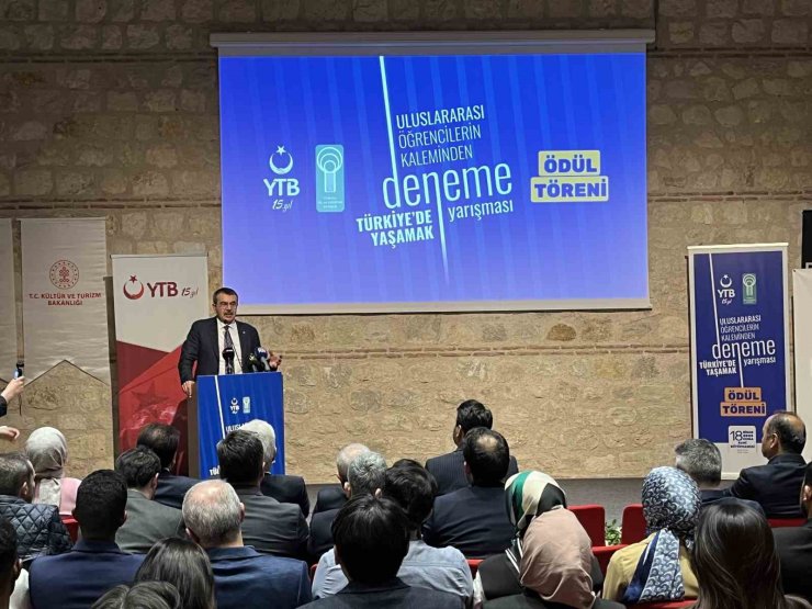 BAKAN TEKİN, "TÜRKİYE’DE YAŞAMAK" ADLI DENEME YARIŞMASININ ÖDÜL TÖRENİNDE KONUŞTU