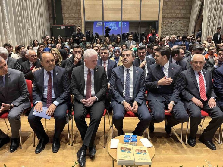 BAKAN TEKİN, "TÜRKİYE’DE YAŞAMAK" ADLI DENEME YARIŞMASININ ÖDÜL TÖRENİNDE KONUŞTU