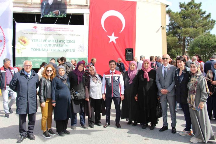 SİLİVRİ’DE AYÇİÇEĞİ VE KURU FASULYE TOHUM TEMİNİ TÖRENİ GERÇEKLEŞTİRİLDİ