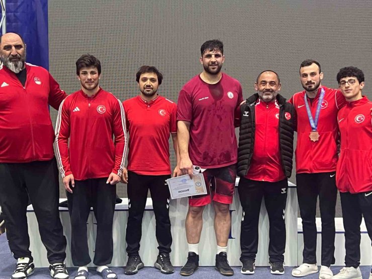 GREKOROMEN GÜREŞ MİLLİ TAKIMI, KAZAKİSTAN’DAN 5 MADALYA İLE DÖNDÜ