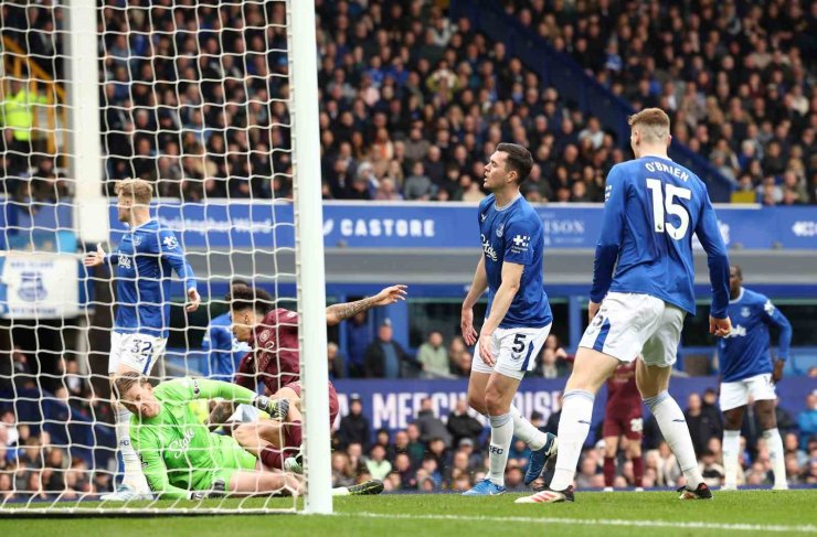 MANCHESTER CİTY, EVERTON’I 2-0 İLE GEÇTİ