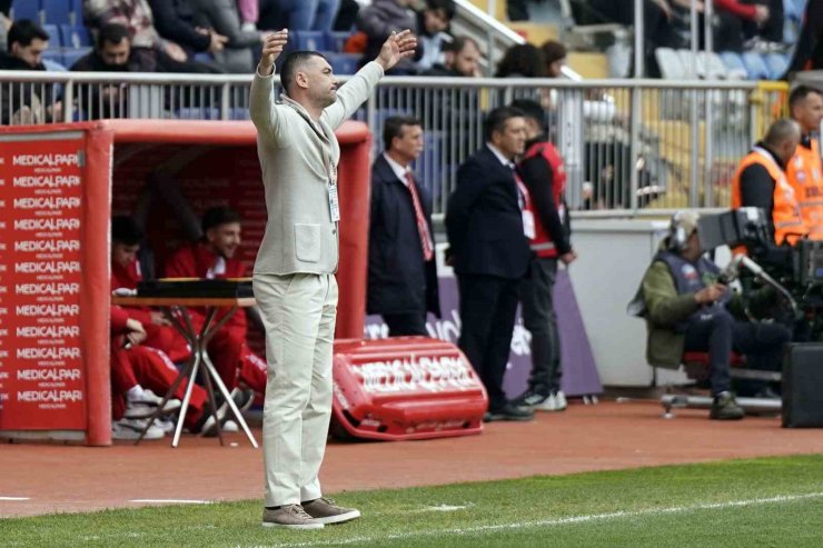 TRENDYOL SÜPER LİG: KASIMPAŞA: 2 - SİVASSPOR: 0 (İLK YARI)