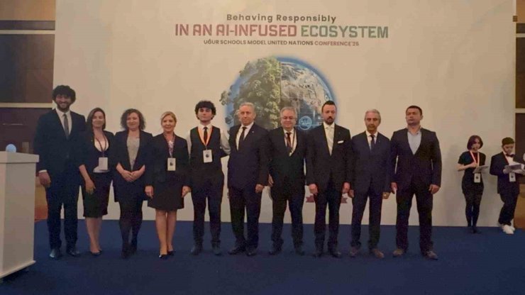 BM’NİN PROGRAMINDA ÖĞRENCİLERDEN ‘YAPAY ZEKA KULLANIMI’ TARTIŞMASI