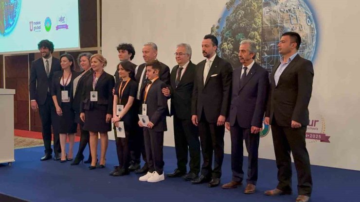 BM’NİN PROGRAMINDA ÖĞRENCİLERDEN ‘YAPAY ZEKA KULLANIMI’ TARTIŞMASI