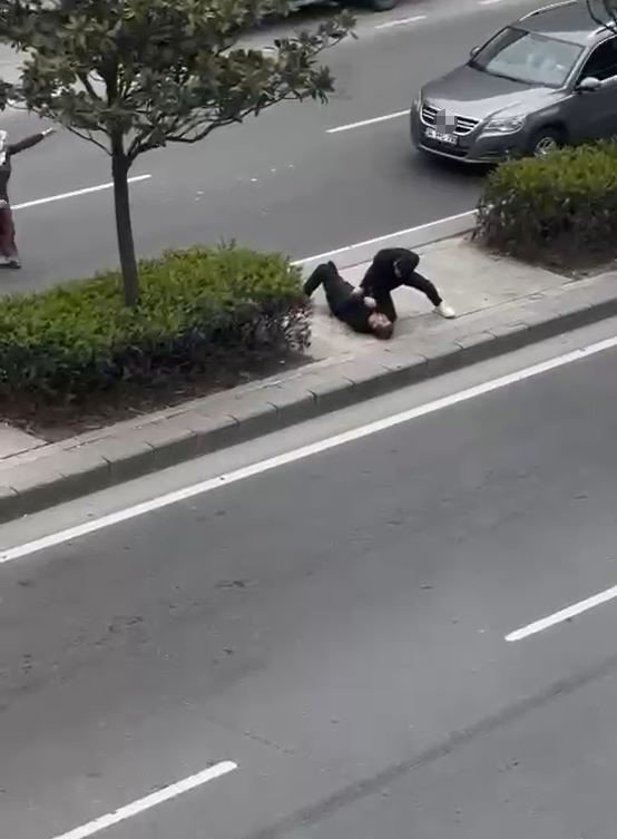 BABASINI TEK YUMRUKLA BAYILTTI