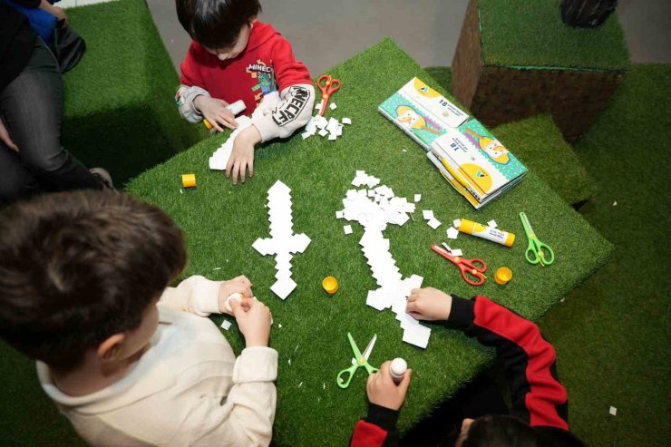 AKMERKEZ, ÇOCUKLARA MİNECRAFT EVRENİNİ SUNUYOR