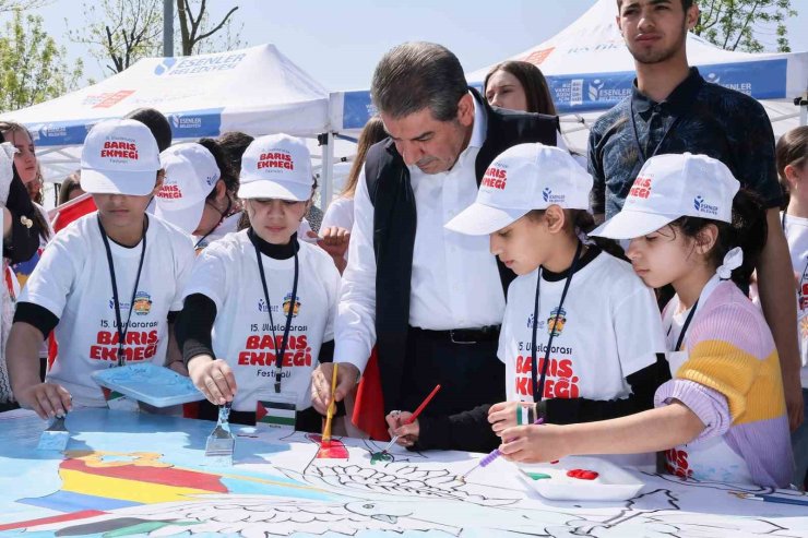 ESENLER’DE BARIŞ EKMEĞİ FESTİVALİ RENKLİ BAŞLADI