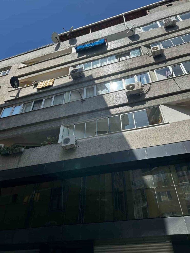 ZEYTİNBURNU’NDA 27 YILLIK EŞİNİ ÖLDÜRDÜ, ARDINDAN AYNI SİLAHLA İNTİHAR ETTİ