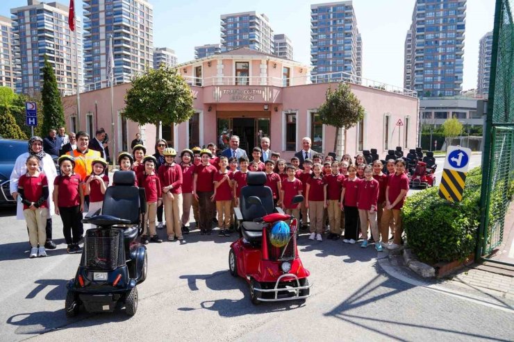 BAŞKAN YILDIRIM, GELECEĞİN SÜRÜCÜLERİYLE PARKURDA BULUŞTU