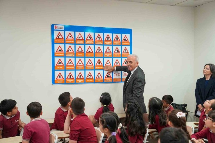 BAŞKAN YILDIRIM, GELECEĞİN SÜRÜCÜLERİYLE PARKURDA BULUŞTU