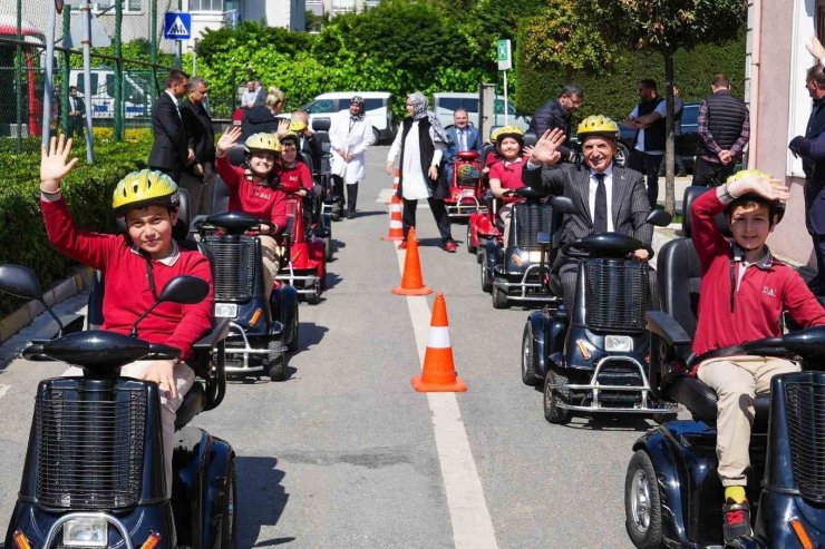 BAŞKAN YILDIRIM, GELECEĞİN SÜRÜCÜLERİYLE PARKURDA BULUŞTU