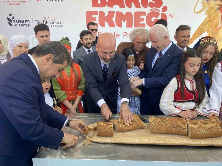 ESENLER’DE 8 ÜLKEDEN GELEN ÇOCUKLAR BARIŞ EKMEĞİ PİŞİRDİ