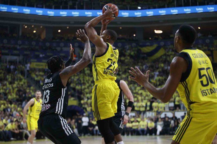 FENERBAHÇE, PLAY-OFF SERİSİNDE 1-0 ÖNE GEÇTİ