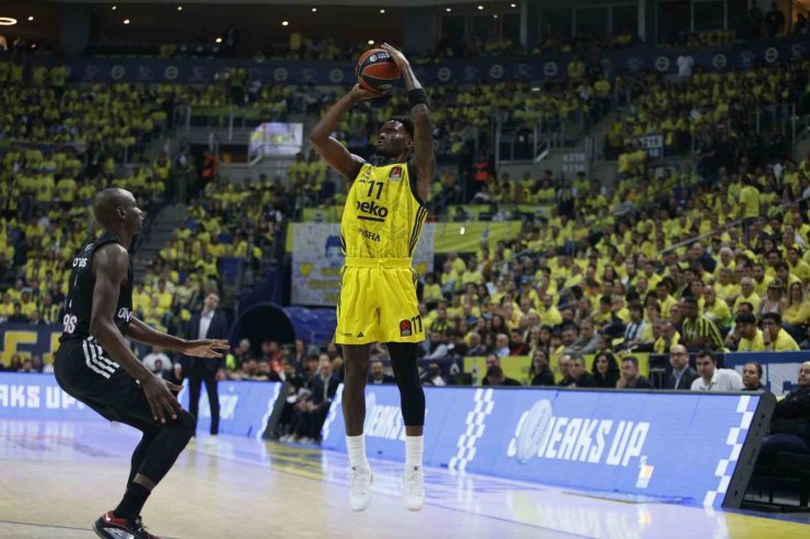 FENERBAHÇE, PLAY-OFF SERİSİNDE 1-0 ÖNE GEÇTİ