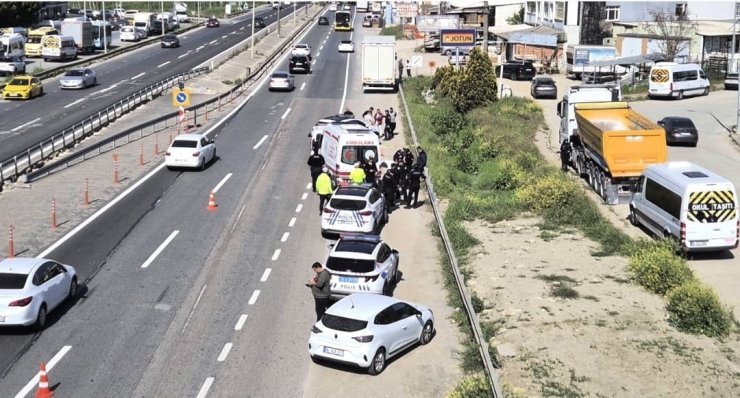 SİLİVRİ’DE GERİ MANEVRA YAPAN TIR YAŞLI ADAMA ÇARPTI