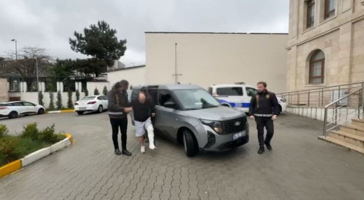 SULTANBEYLİ’DE KUYUMCUDAN 570 BİN TL’LİK KÜLÇE ALTIN HIRSIZLIĞI KAMERADA