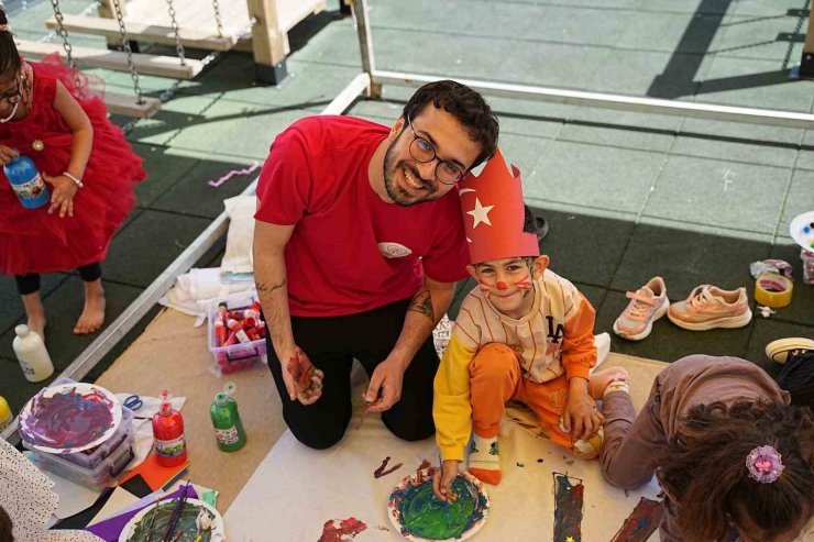 VODAFONE GÖNÜLLÜLERİ, GAZİANTEPLİ ÇOCUKLARIN 23 NİSAN COŞKUSUNA ORTAK OLDU