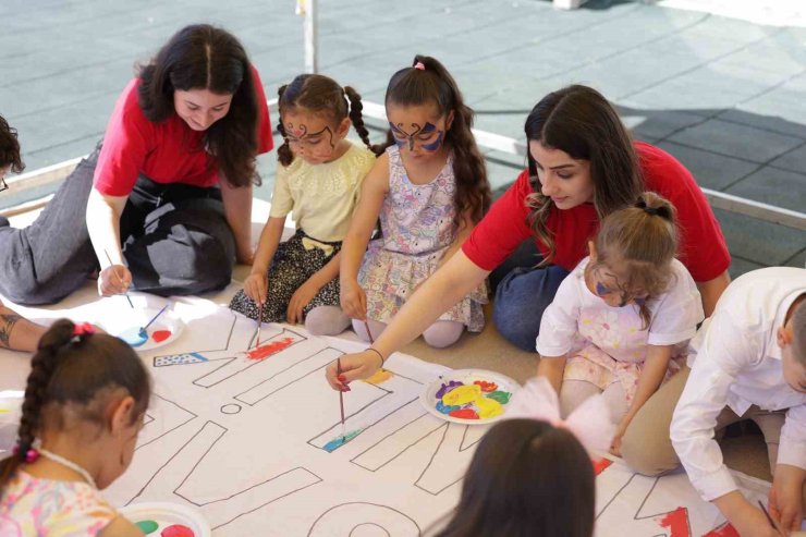 VODAFONE GÖNÜLLÜLERİ, GAZİANTEPLİ ÇOCUKLARIN 23 NİSAN COŞKUSUNA ORTAK OLDU