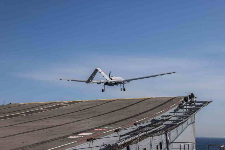 BAYRAKTAR TB3’TEN TCG ANADOLU’YA BAŞARILI 4 SORTİ