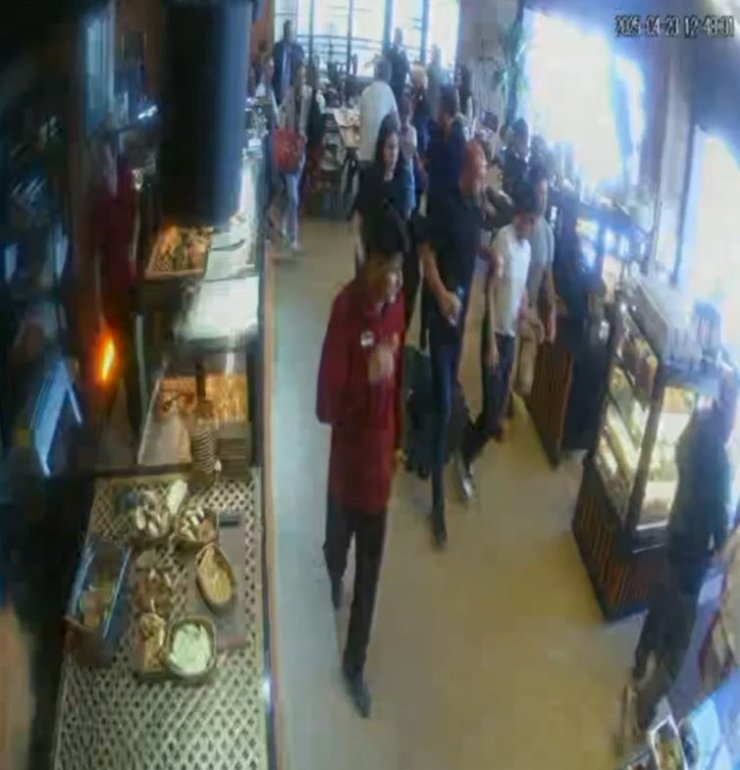 BEYLİKDÜZÜ RESTAURANTTA YAŞANAN PANİK ANLARI GÜVENLİK KAMERASINA YANSIDI