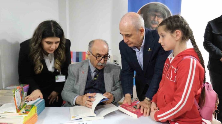 YALVAÇ URAL BÜYÜKÇEKMECELİ ÇOCUKLARLA BULUŞTU