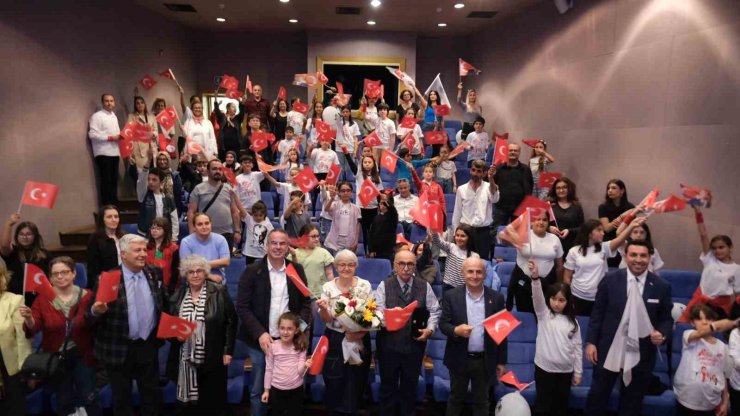 YALVAÇ URAL BÜYÜKÇEKMECELİ ÇOCUKLARLA BULUŞTU