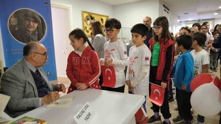 YALVAÇ URAL BÜYÜKÇEKMECELİ ÇOCUKLARLA BULUŞTU