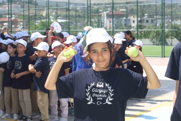 HAYDİ TENİSE PROJESİ DEPREM BÖLGESİNDE EŞ ZAMANLI BAŞLADI