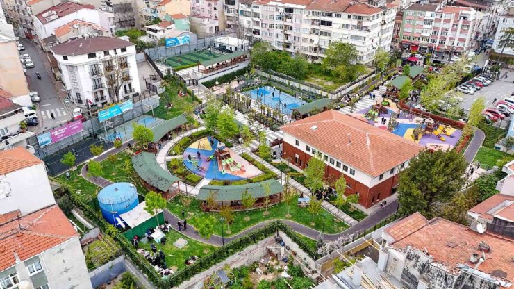 FATİH’TE DEPREMİN ARDINDAN GECE BOYUNCA PARK VE BAHÇELER AÇIK OLACAK