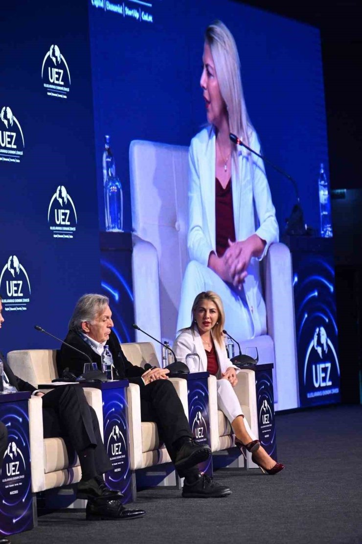 "EN AKILLI TOPLUM, TEKNOLOJİYİ EN İNSANİ KULLANAN OLACAK"