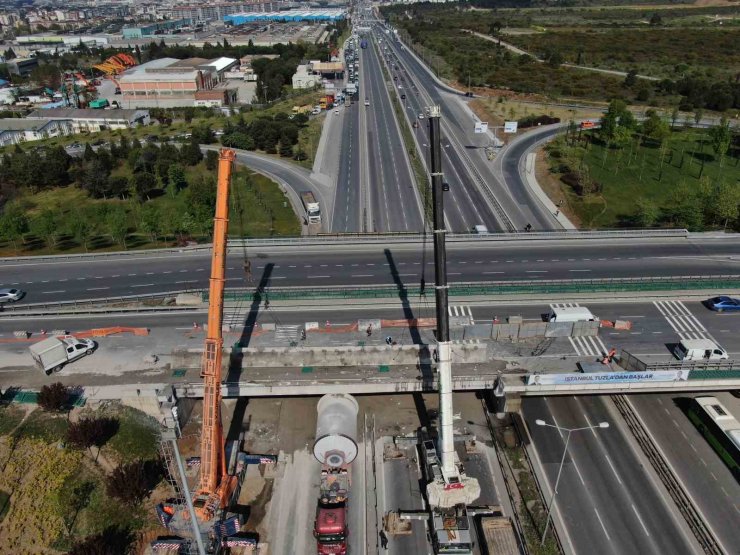 TUZLA’DA 3 GÜNDÜR KÖPRÜ ALTINDA SIKIŞAN TIRI KURTARMA OPERASYONU