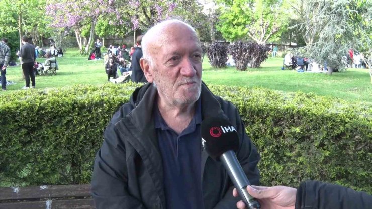 İSTANBULLULAR DEPREM SONRASI PARKLARA AKIN ETTİ