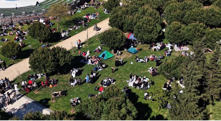 DEPREMİN ARDINDAN VATANDAŞLAR PENDİK KORUSU’NA AKIN ETTİ