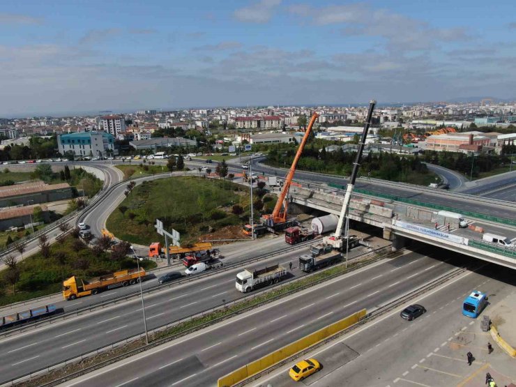 TUZLA’DA 3 GÜNDÜR KÖPRÜ ALTINDA SIKIŞAN TIRI KURTARMA OPERASYONU