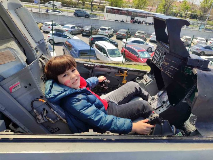 HAVA KUVVETLERİ MÜZESİ’NDE 23 NİSAN COŞKUYLA KUTLANDI