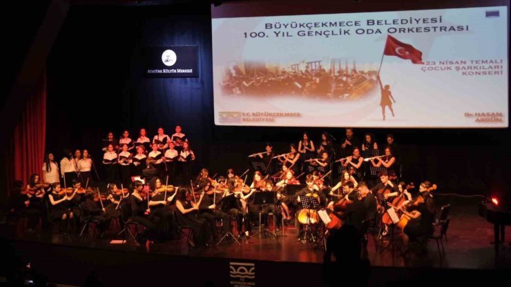 BÜYÜKÇEKMECE’DE GENÇ YETENEKLER UNUTULMAZ BİR KONSERE İMZA ATTI