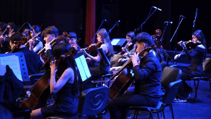 BÜYÜKÇEKMECE’DE GENÇ YETENEKLER UNUTULMAZ BİR KONSERE İMZA ATTI