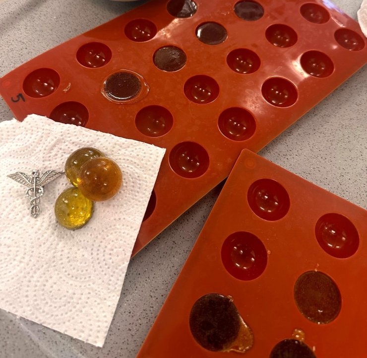 GELECEĞİN ECZACILARI KENDİ PASTİLLERİNİ ÜRETTİ