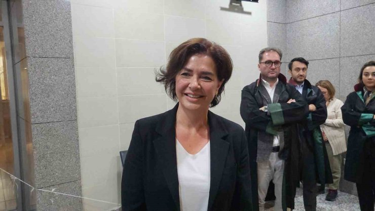 GAZETECİ ÖZLEM GÜRSES’E 1 YIL 3 AY HAPİS CEZASI