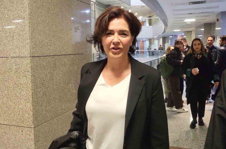 GAZETECİ ÖZLEM GÜRSES’E 1 YIL 3 AY HAPİS CEZASI