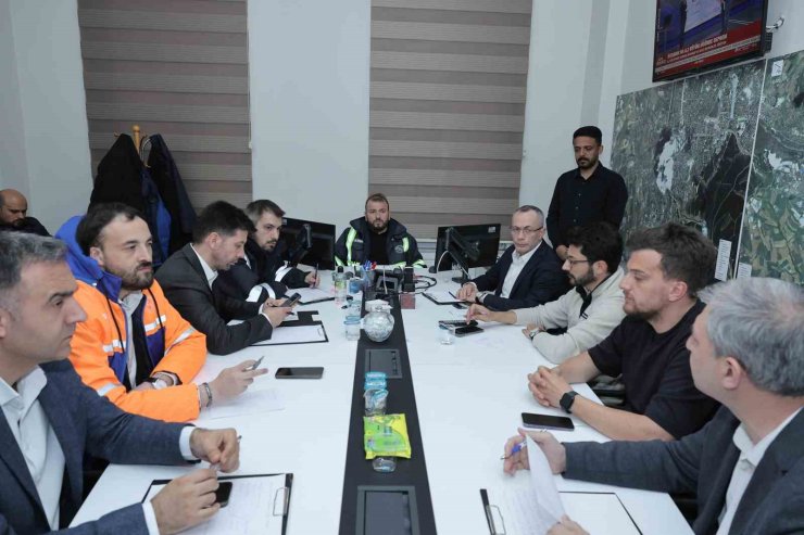 DEPREMİN ARDINDAN ARNAVUTKÖY BELEDİYESİ SEFERBER OLDU