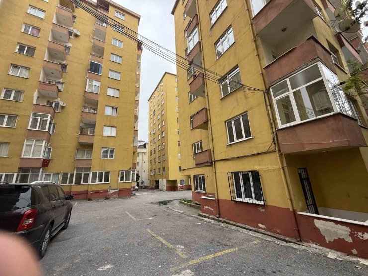 KÜÇÜKÇEKMECE’DE BULUNAN BİR SİTENİN 6.2’LİK DEPREM SONRASI GÖRÜNTÜSÜ KORKUTTU