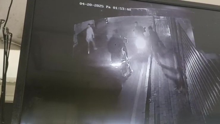 YUMRUK ATIP YERE DÜŞÜRDÜKLERİ KİŞİYE ATEŞ AÇTILAR: 1 ÖLÜ