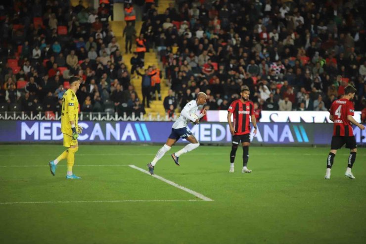 FENERBAHÇE, GAZİANTEP FK’YI ÜST ÜSTE 9. KEZ MAĞLUP ETTİ