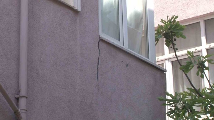 MALTEPE’DE DEPREME DAYANIKSIZ OLAN 4 BLOKLUK SİTE İÇİN TAHLİYE KARARI