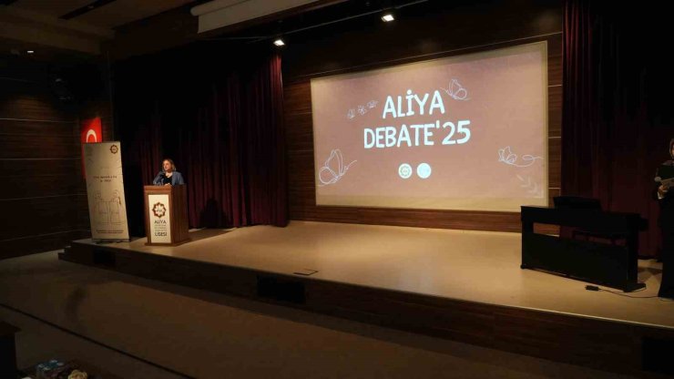 BAYRAMPAŞA’DA İNGİLİZCE MÜNAZARA YARIŞMASI HEYECANI