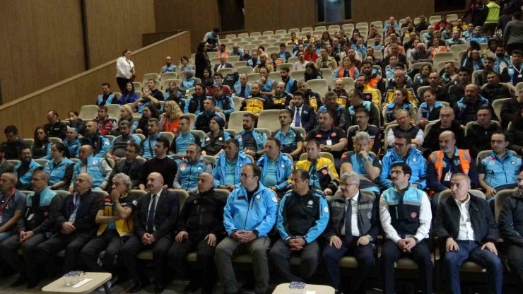 İSTANBUL’DA 8 İLÇEDE EŞ ZAMANLI DEPREM TATBİKATI GERÇEKLEŞTİRİLDİ