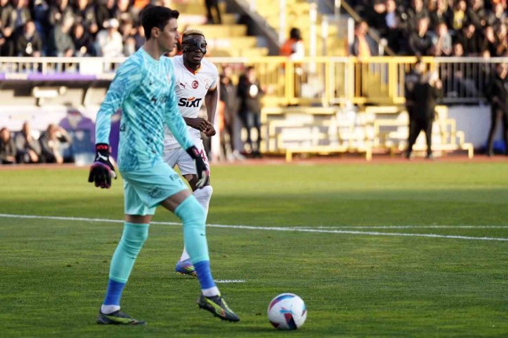 TRENDYOL SÜPER LİG: EYÜPSPOR: 0 - GALATASARAY: 1 (İLK YARI)