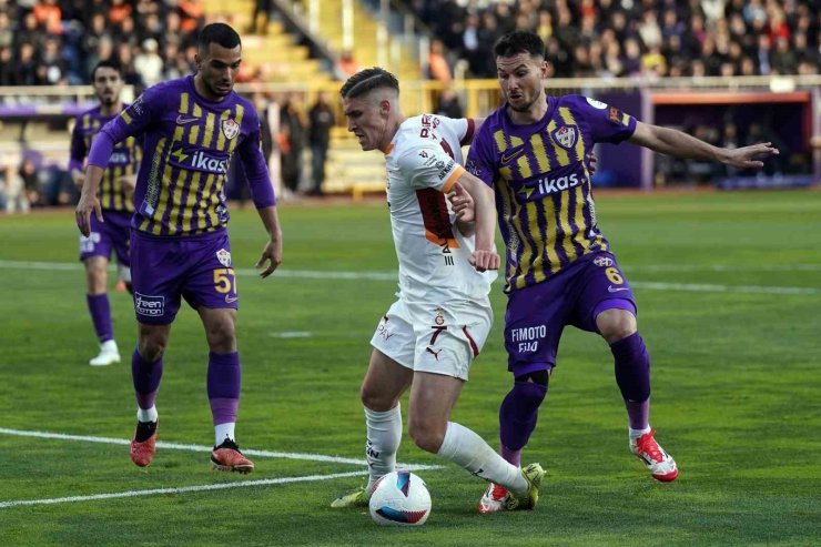 TRENDYOL SÜPER LİG: EYÜPSPOR: 0 - GALATASARAY: 1 (İLK YARI)